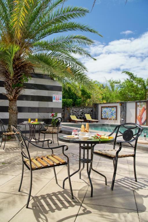 Pereybere Apartment With Breakfast And Private Balcony Pereybere Beach Exterior foto